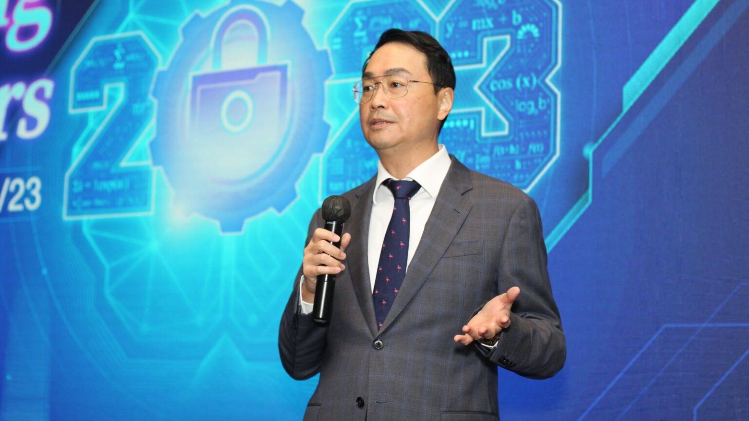 [Insight into the Future] Digital Transformation builds up a security barrier, Advanced artificial intelligence captures valuable data (Chinese Only)